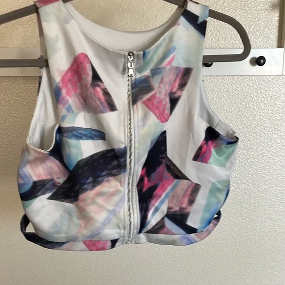 PDC New York sleeveless white, blue, pink pattern crop top (XL) - Picture 2 of 4